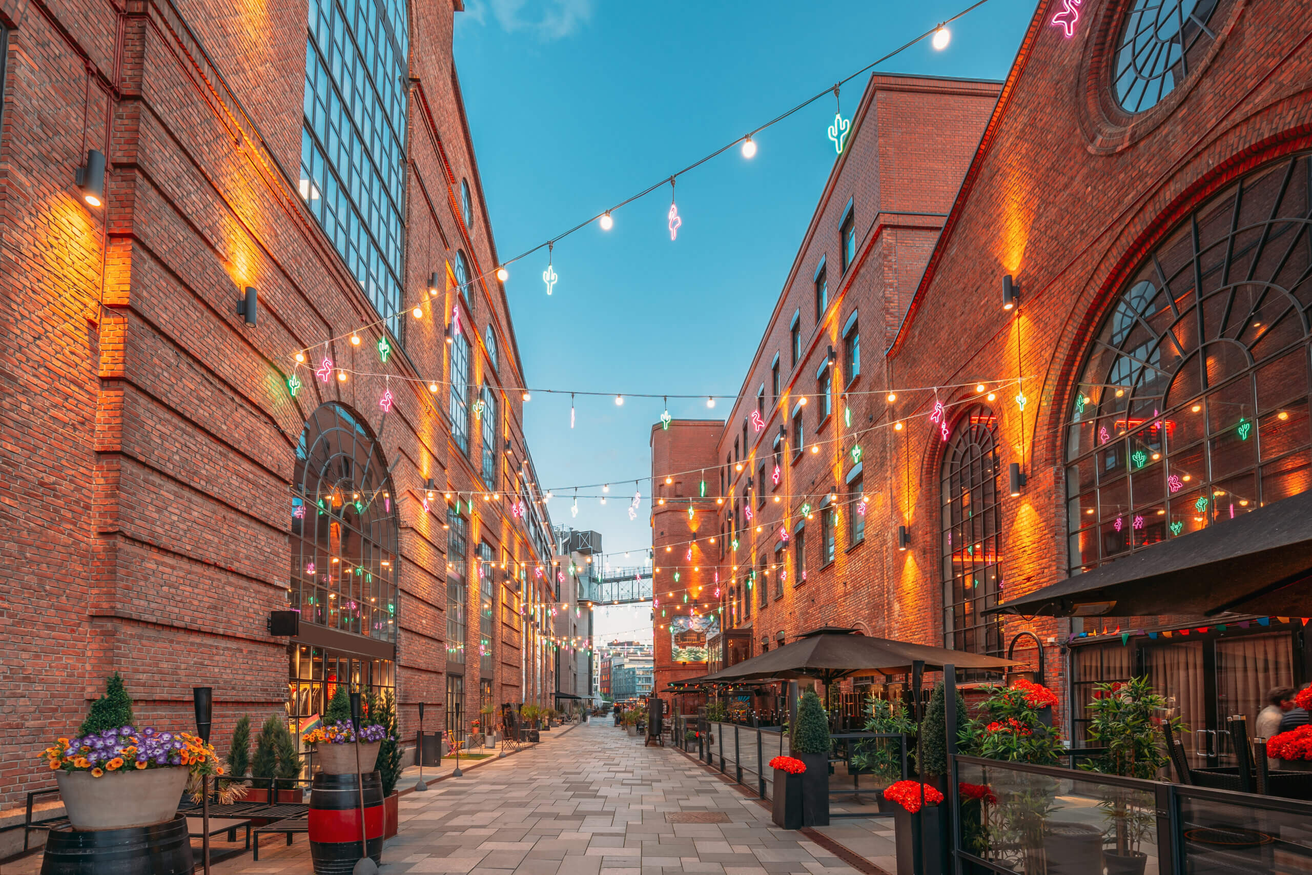 Aften udsigt af gamle bygninger på Aker Brygge, Oslo