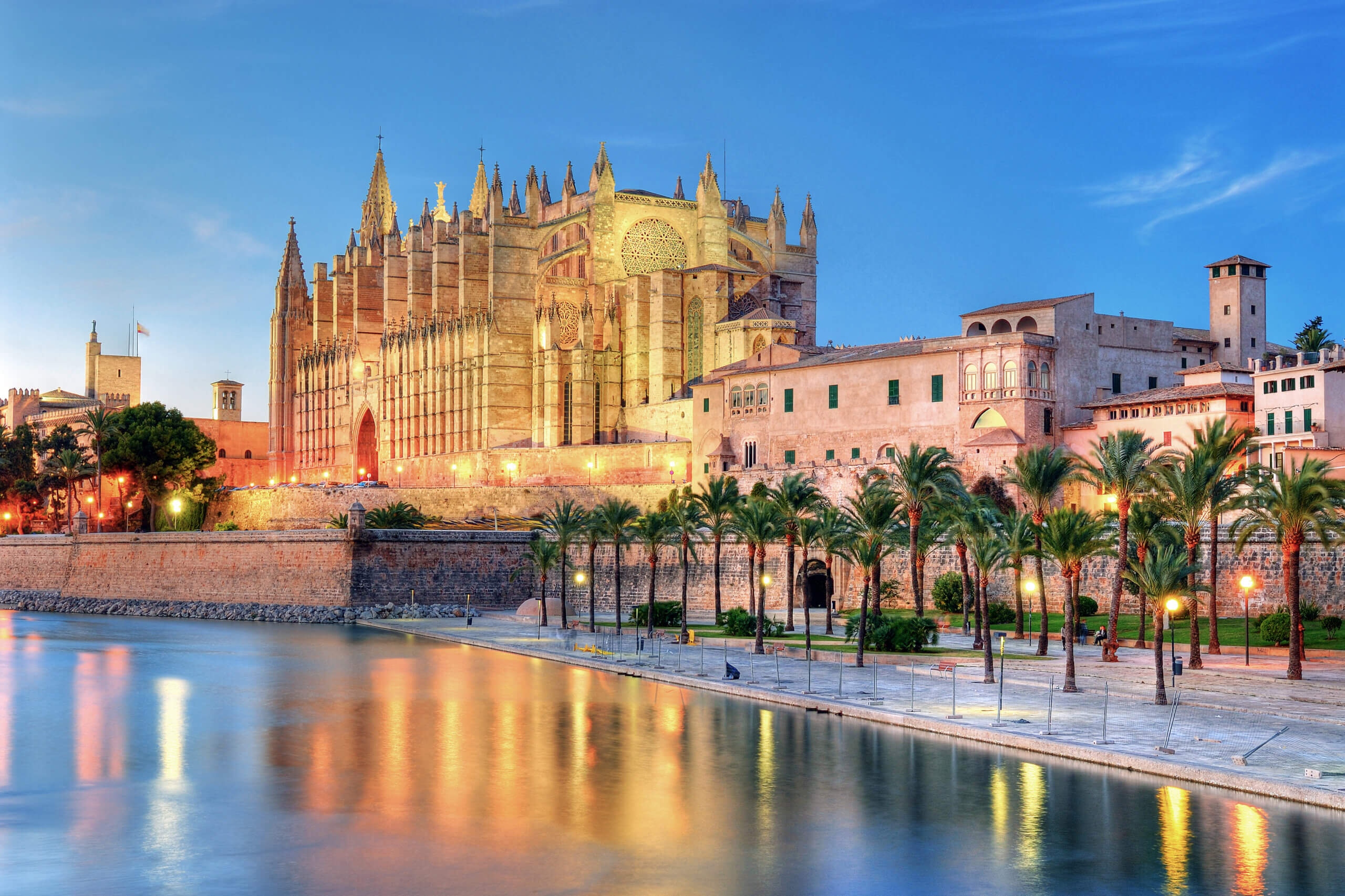 Santa Maria af Palma Katedralen om aftenen, Palma de Mallorca